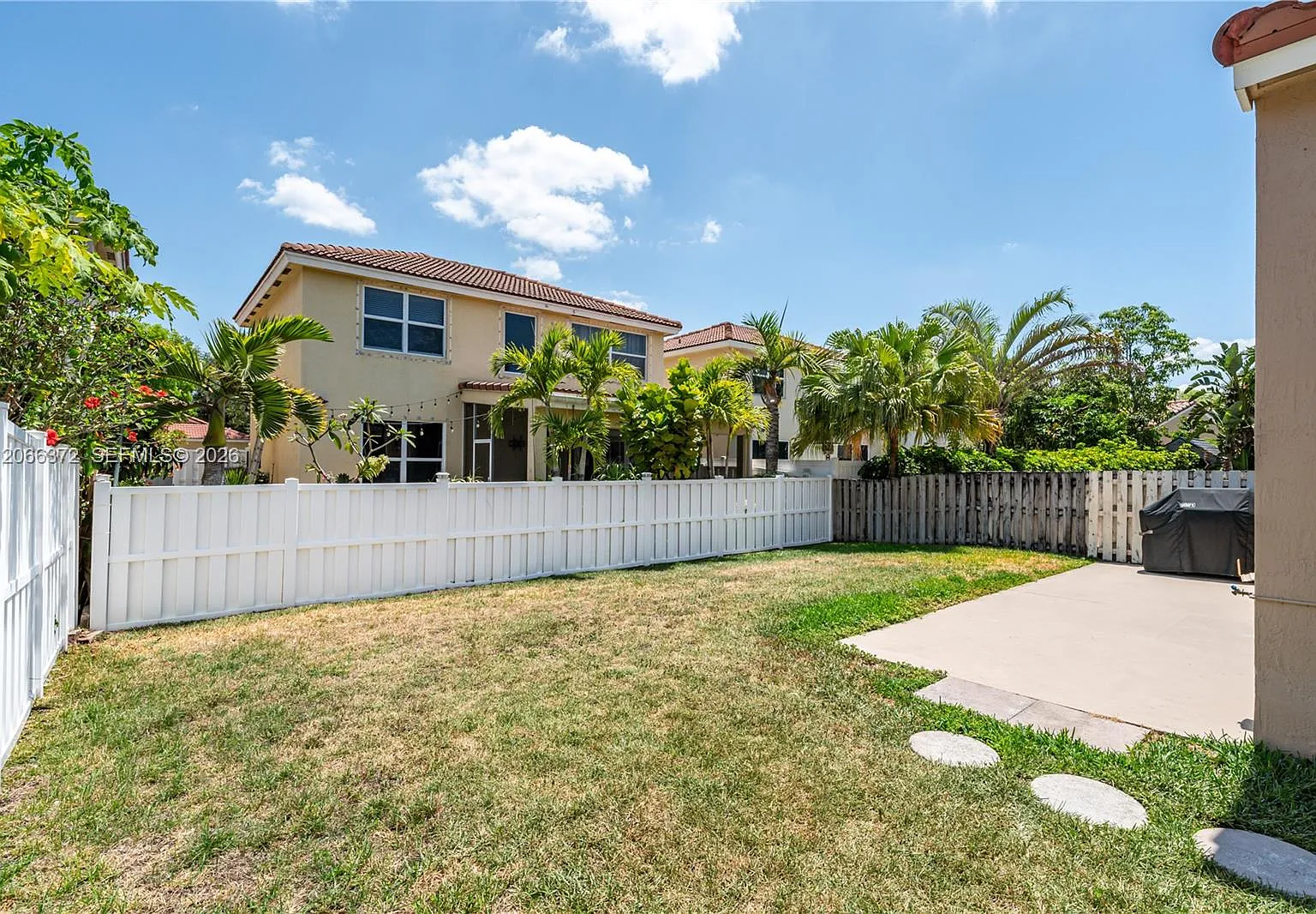 3 bed, 2.0 bath, 1280 sqft, $3,650 — Photo 4