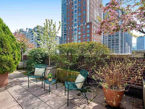 4th image of 139 E 66th St Penthouse W