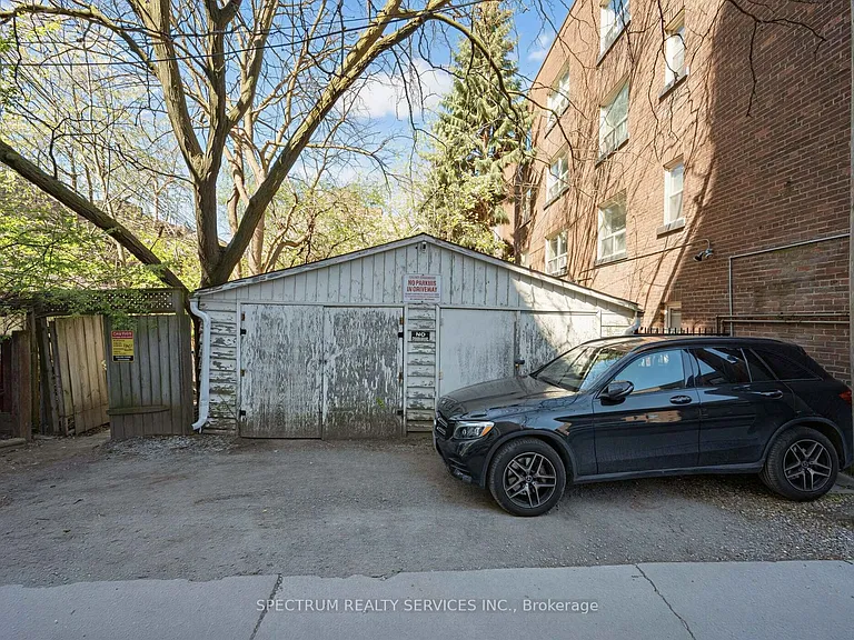 29 Raglan Ave — Photo 34