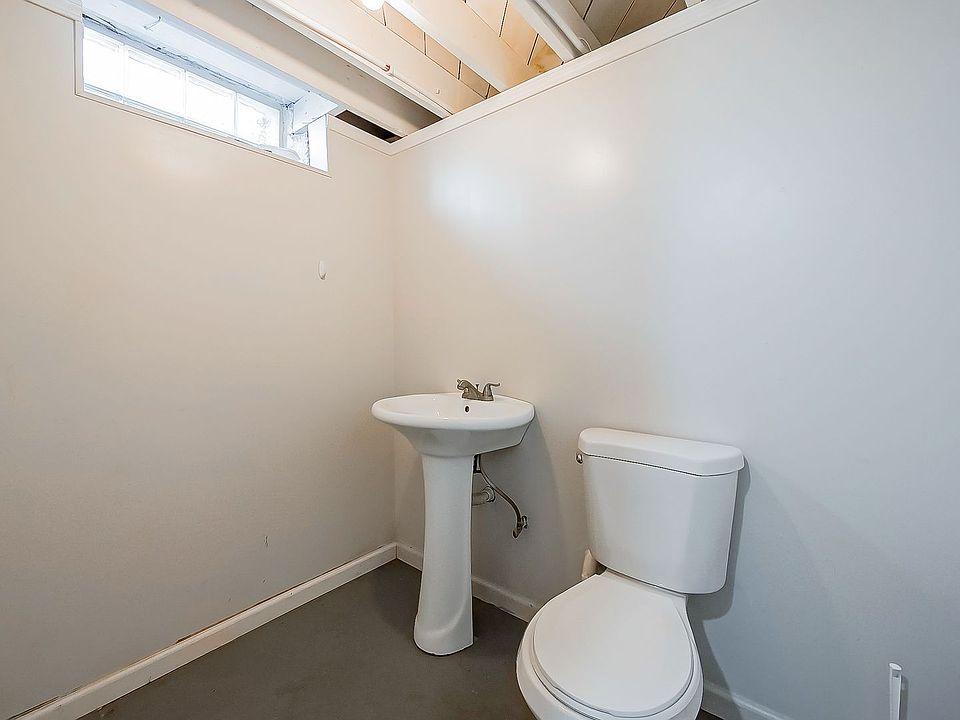 477 Moore St, photo 24