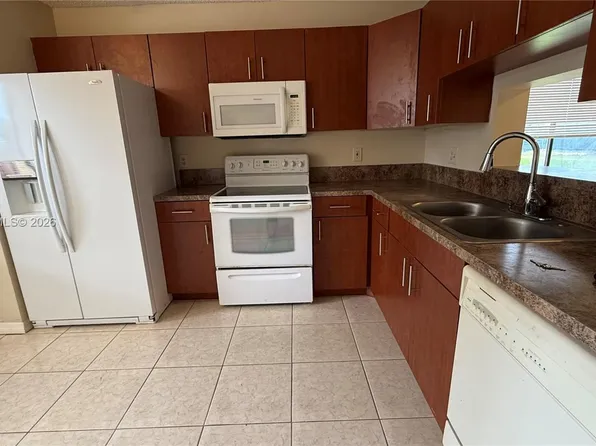 8011 Southgate Blvd APT L1, Pompano Beach, FL 33068