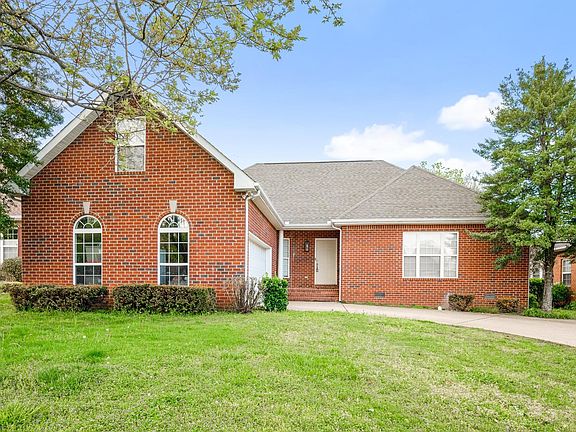 2nd image of 2828 Vicwood Dr