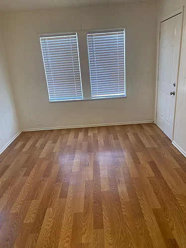 124 Chester Ave Photo 1