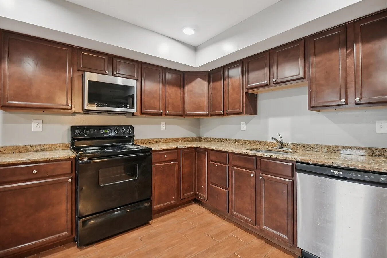 3 bed, $1,575 — Photo 1