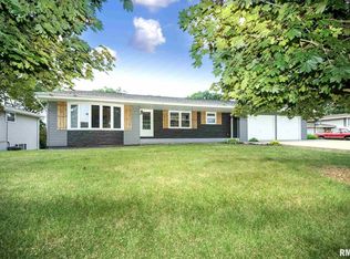 18 Apple Tree Ln, East Peoria, IL 61611