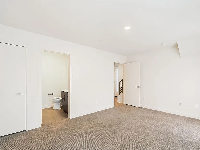 2700 E Chaucer St #14 — Photo 29