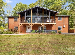 40 Mintz Ln, Swannanoa, NC 28778