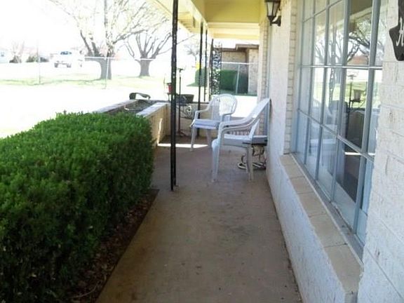 2nd image of 2718 S Commercial Ave