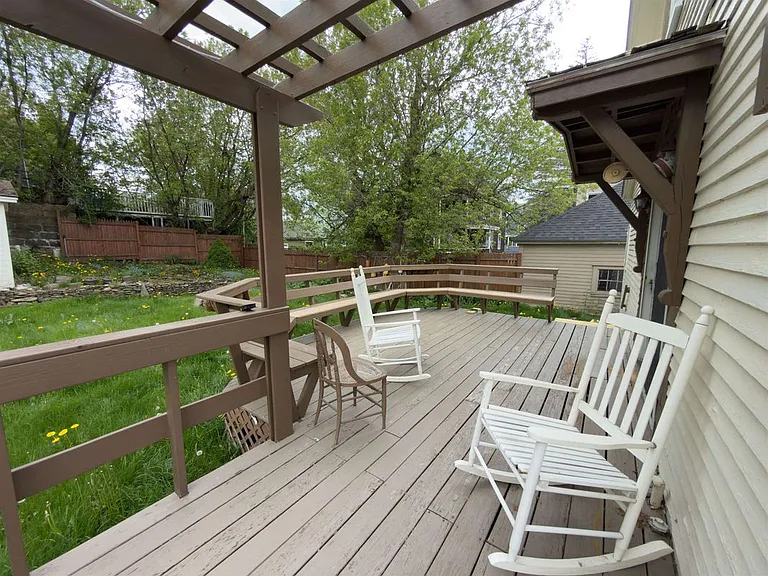 246 E Mason St — Photo 27
