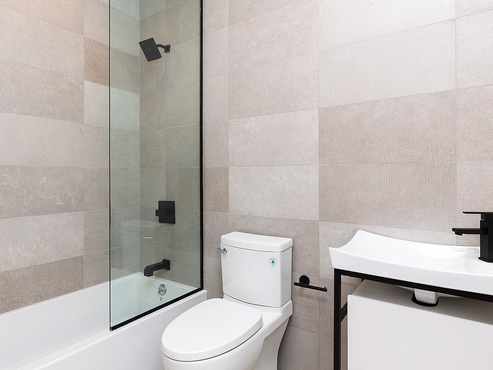 2nd image of 826 Saint Johns Pl #4B