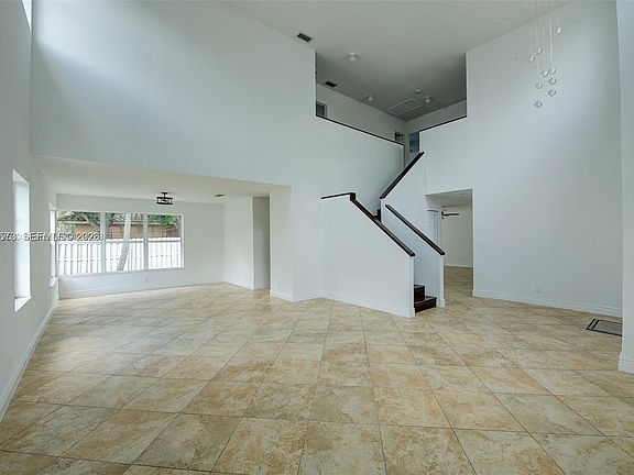 5th image of 1127 SW 104th Way