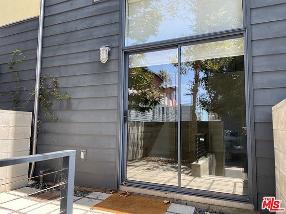 3rd image of 800 Hampton Dr Suite I