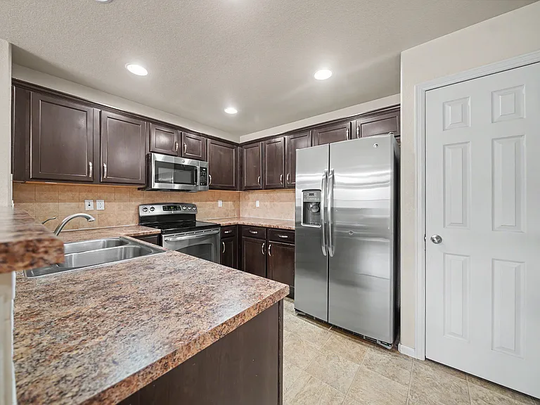 5493 Cross Creek Dr — Photo 3