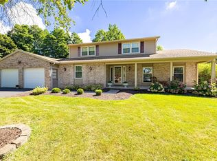 22 Littlewood Ln E, Rochester, NY 14625