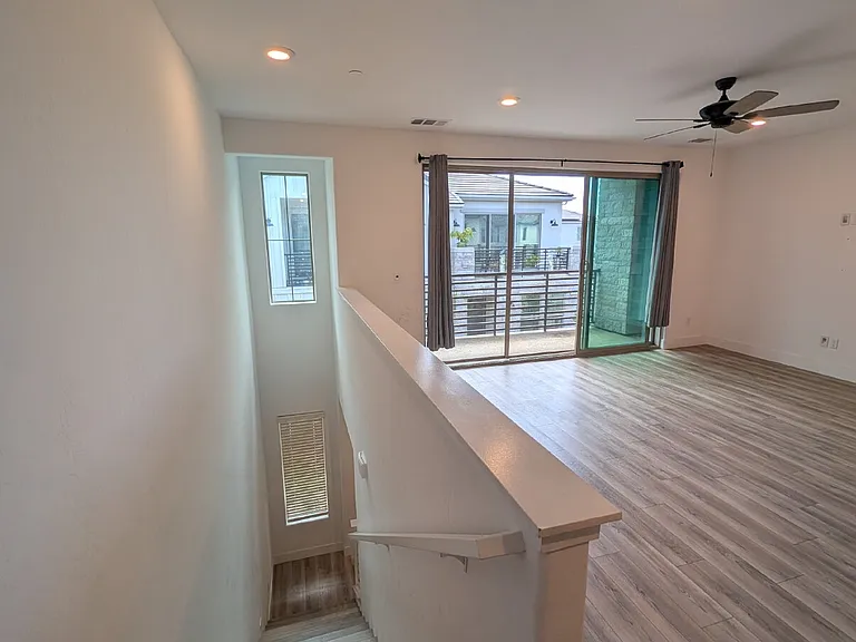 563 N Cindy Ln — Photo 3
