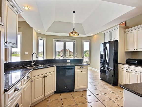 GOURMET KITCHEN