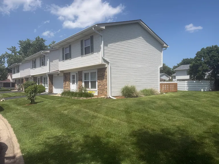 446 Wyeth Cir — Photo 2