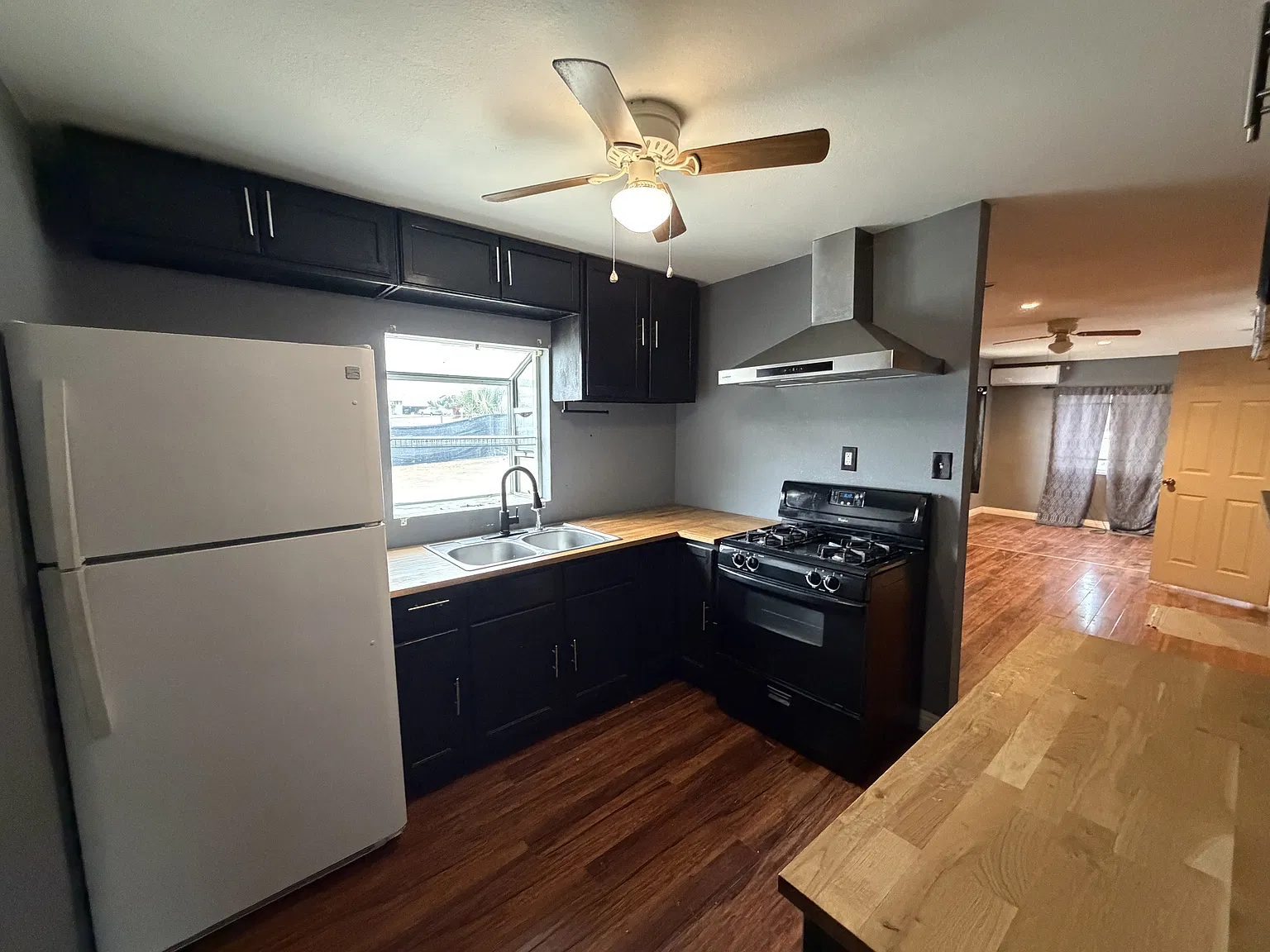 3 bed, 820 sqft, $1,700 — Photo 3