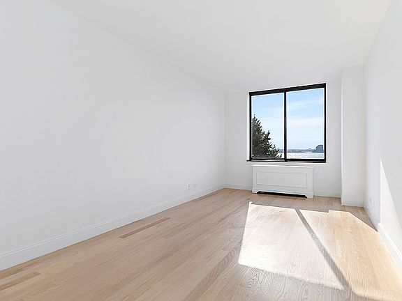 2nd image of 380 Rector Pl APT 8P
