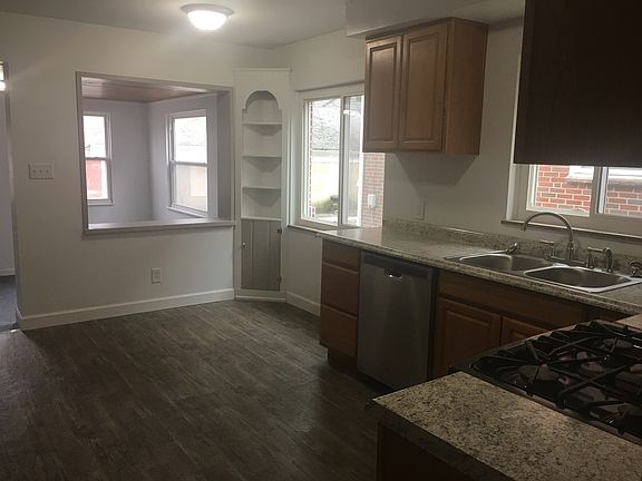 2nd image of 3161-3163 Indianola Ave