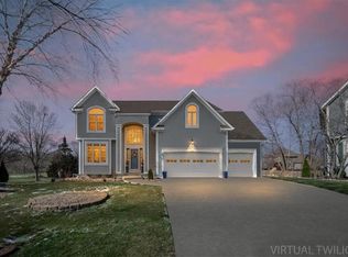 5924 NE Parks View Pl, Lees Summit, MO 64064