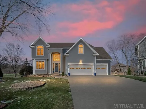 5924 NE Parks View Pl, Lees Summit, MO 64064