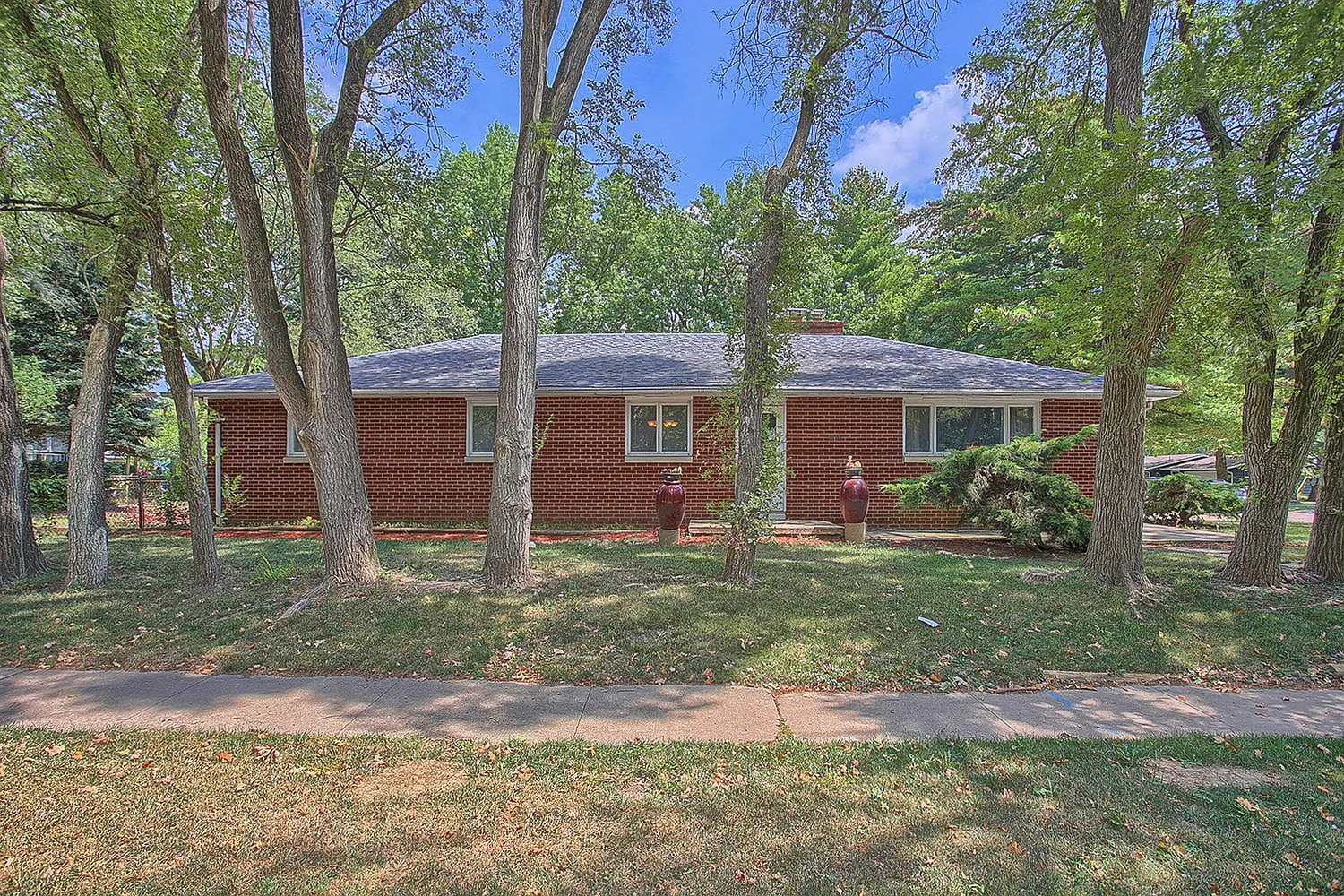1010 S Mattis Ave photo 1