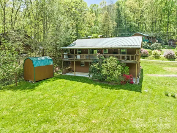 44 Robin Hood Ln, Maggie Valley, NC 28751
