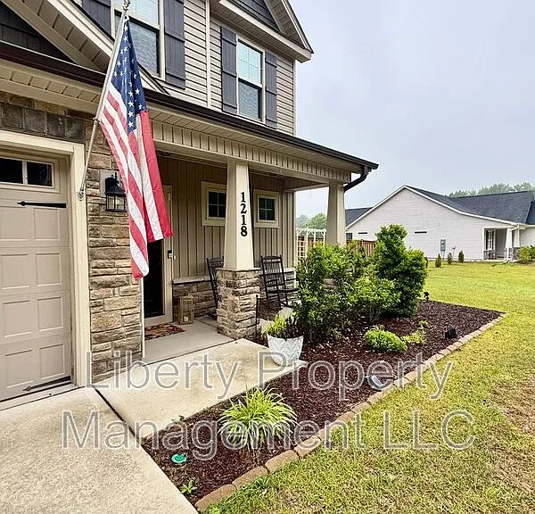 1218 Hayes Rd — Photo 3