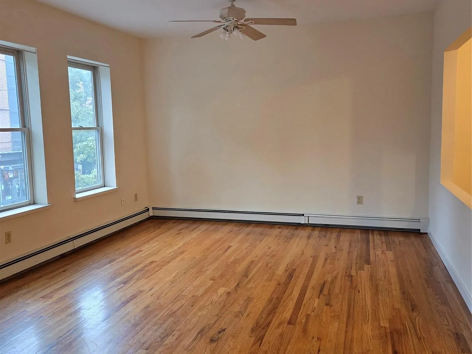 2 bed, 1.0 bath, 1130 sqft, $2,700 — Photo 3
