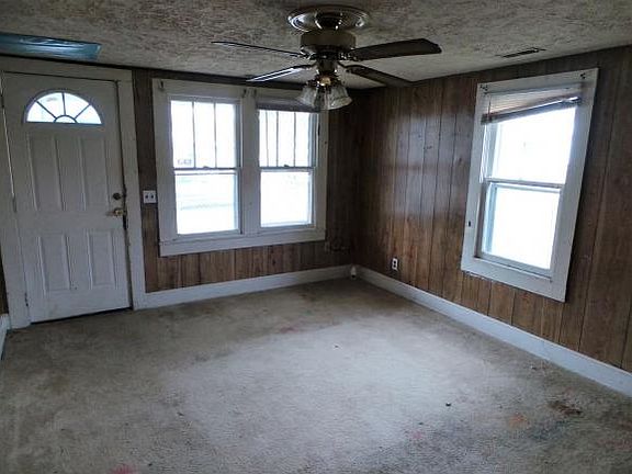 3rd image of 228 E Millpond St