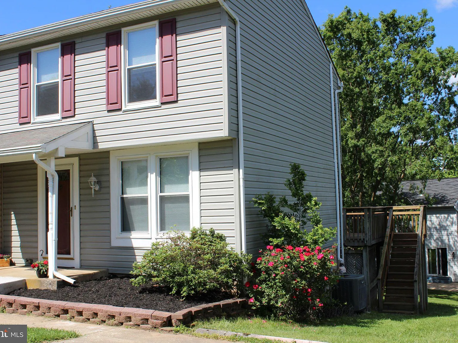 2 bed, 1.0 bath, 1114 sqft, $1,600 — Photo 2
