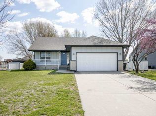 1406 Redbud Ct, Halstead, KS 67056