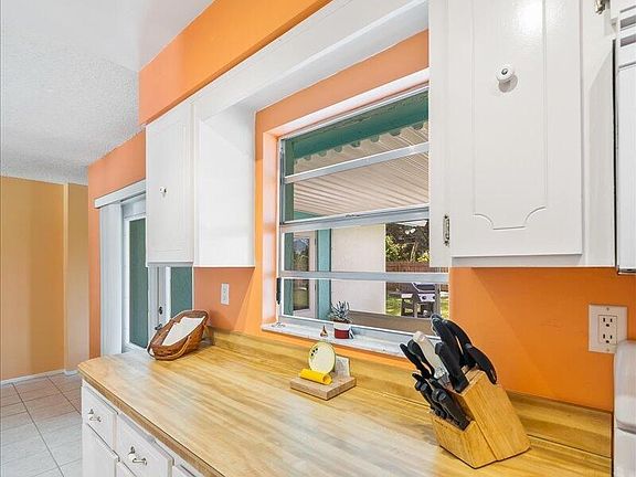 3rd image of 419 Earl Ave