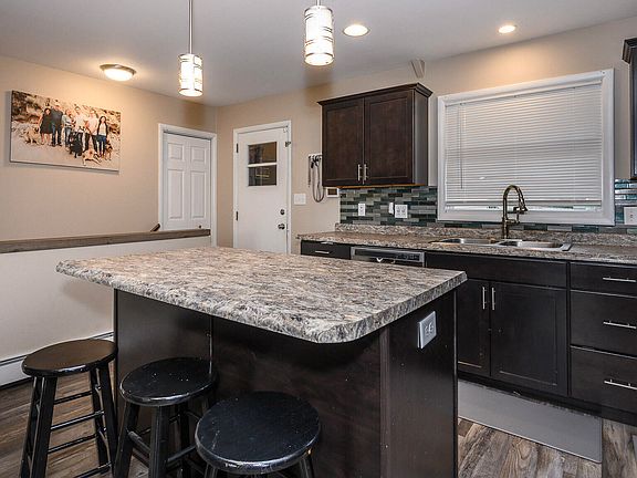5th image of 906 5th Ave NW