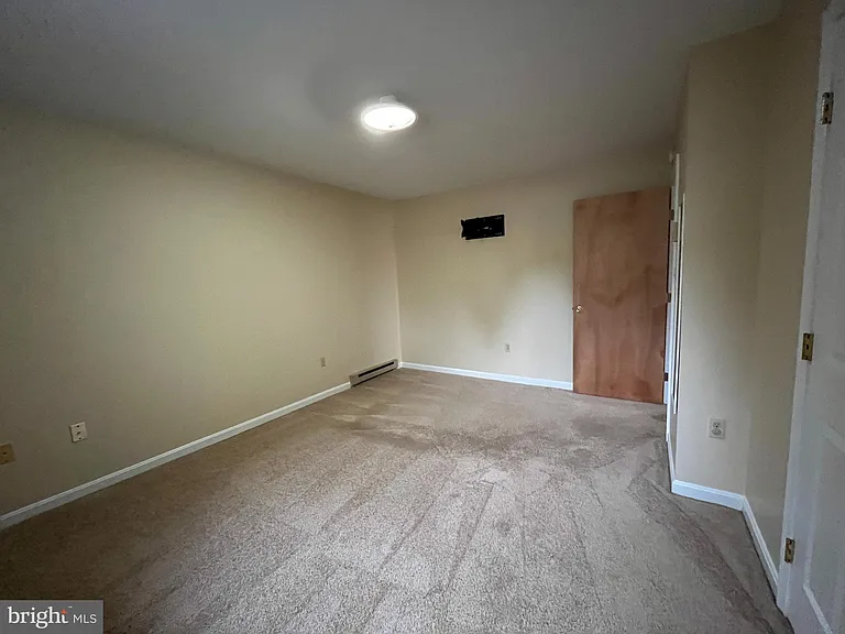 704A Thomas Ln — Photo 5