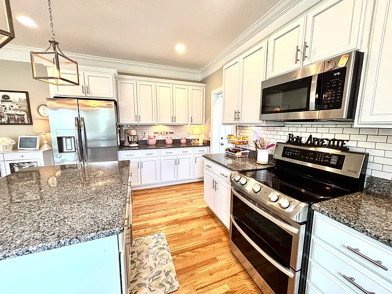 1901 Forest Ln — Photo 9