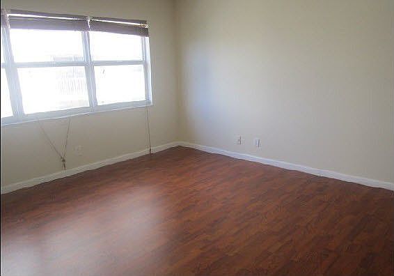 4th image of 121 Golden Isles Dr APT 707