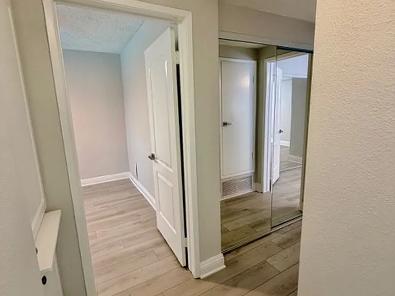 1595 E. Chevy Chase Drive — Photo 20