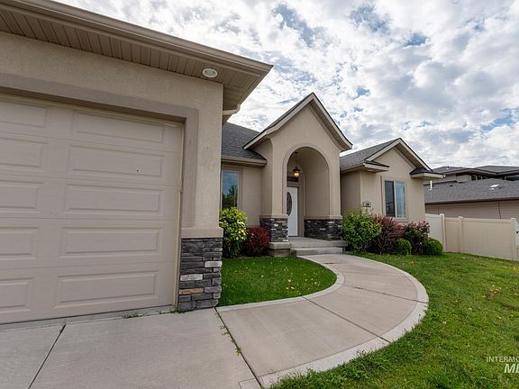 3rd image of 520 Sun Terrace Dr