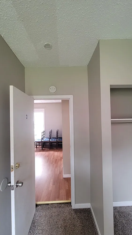 7 bed, 2400 sqft, $3,500 — Photo 4
