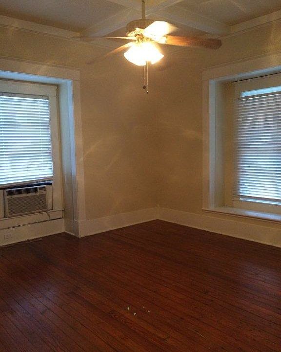 2nd image of 501 W Mistletoe Ave