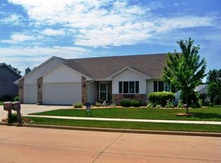 2015 Meadowview St, Kaukauna, WI 54130