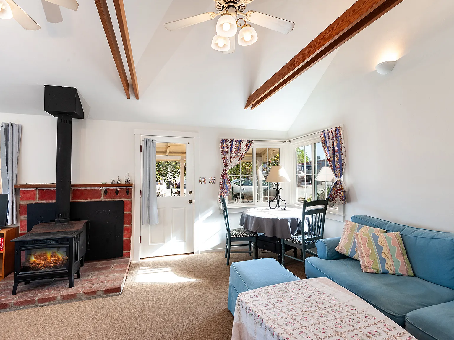 1 bed, 560 sqft, $2,700 — Photo 3