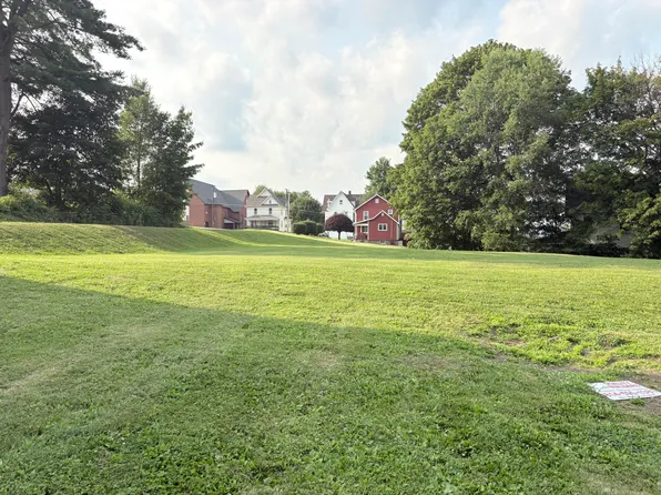 Kelly Ct, Du Bois, PA 15801