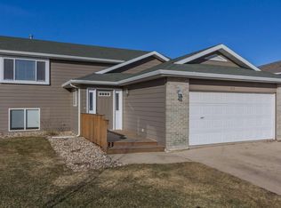 613 N Solar Dr, Sioux Falls, SD 57103