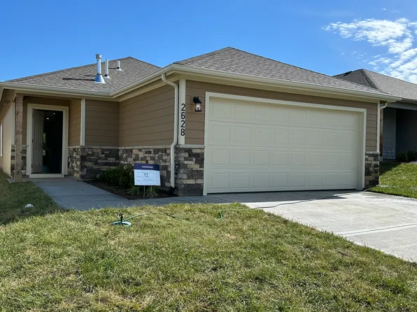2628 Woodfield Dr, Tonganoxie, KS 66086