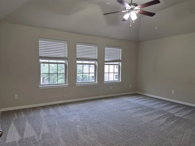 504 Eastland Dr — Photo 20
