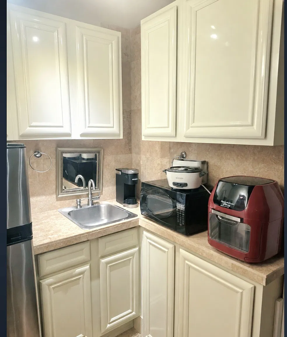 Studio, 650 sqft, $1,250 — Photo 3