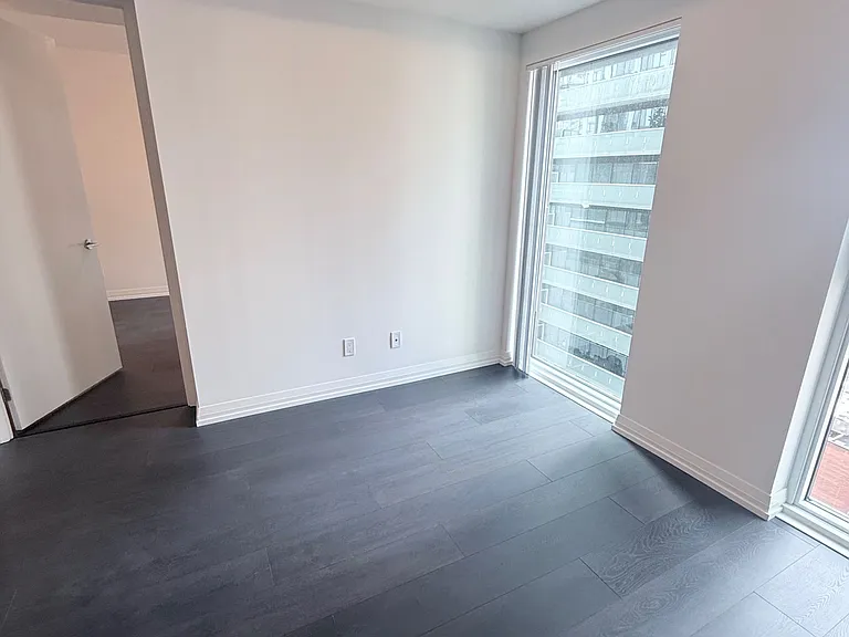 400 King St W #1106 — Photo 13